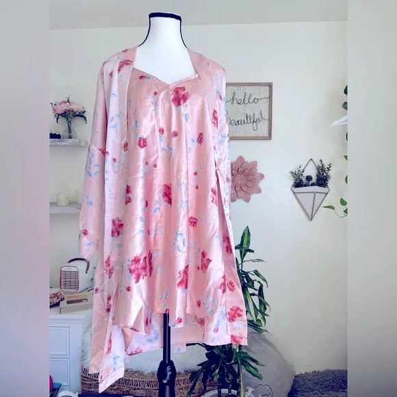 Pink and Red Floral Robe and Nightgown Set with Tie Closures Size 3X - Picture 1 of 15